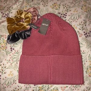 Aerie beanie and scrunchie combo!!! Brand new,